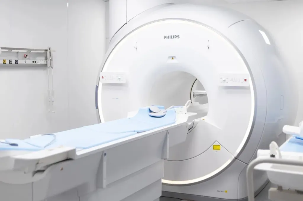 Magnetic resonance imaging (MRI)