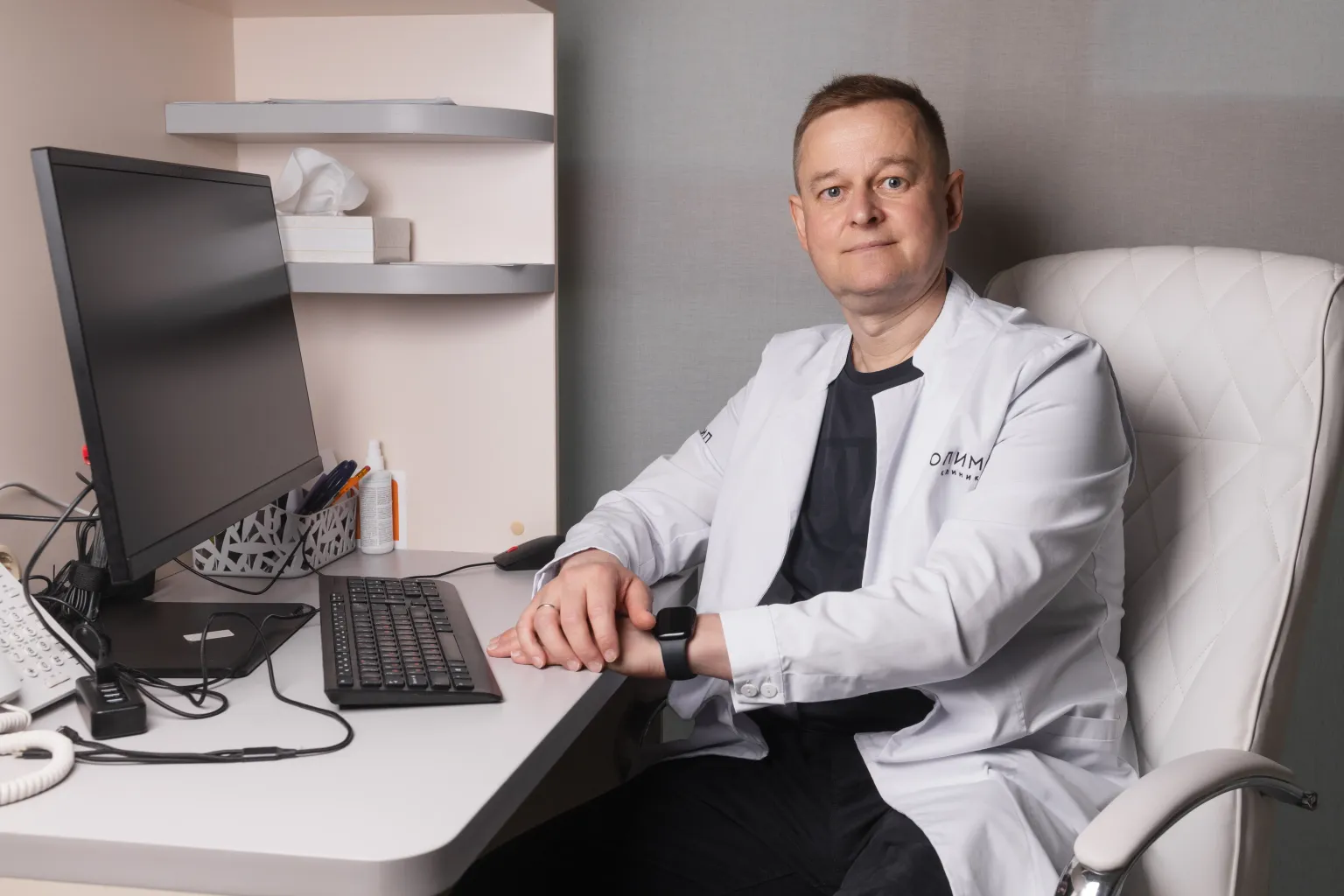 Mikhail Toporov has 20 years of experience as an operating urologist in a hospital