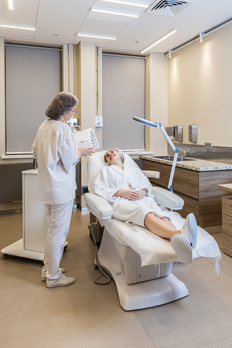 Консультация перед фотодинамической терапией Heleo 4