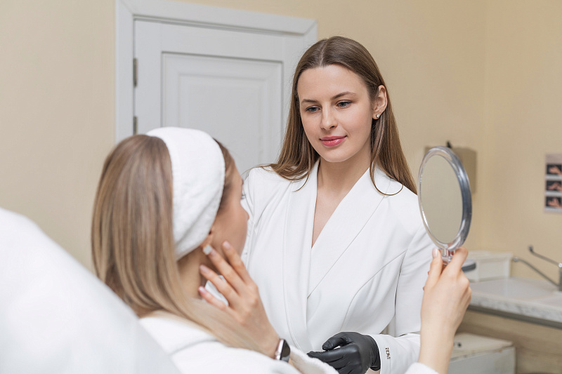 «Специализируюсь на деликатной коррекции возрастных изменений, улучшении качества кожи и выстраивании комплексных протоколов»