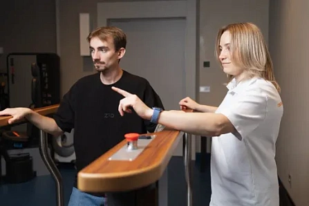 Занятие ЛФК на беговой дорожке Walker View TecnoBody